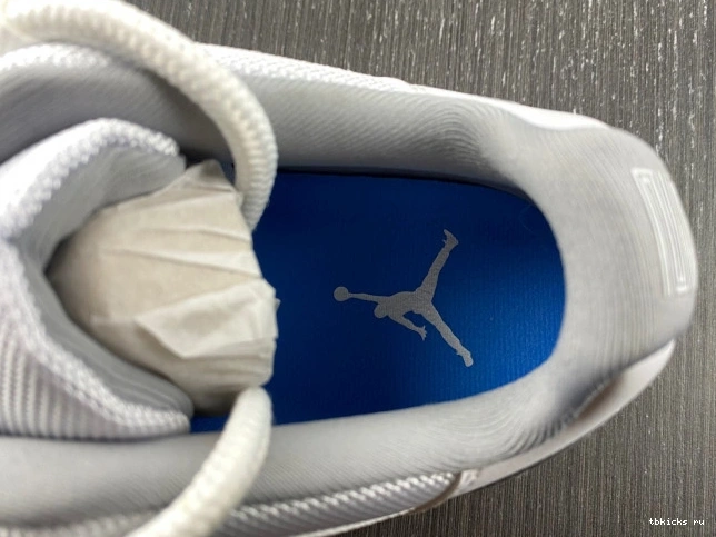Reps TB 11 Jordan AV2187-140 Air Low Cement Grey 0821